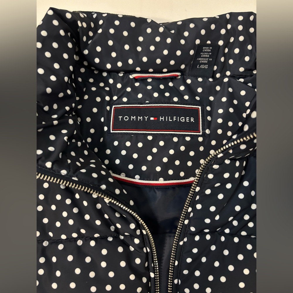 NEW WOMENS TOMMY HILFIGER NAVY BLUE AND WHITE POLKA DOT PUFFER VEST SZ L - Picture 10 of 15